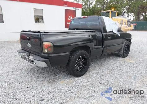 2002 Chevrolet Silverado 1500 z USA, uszkodzony, nr VIN 1GCEC14W72Z198852